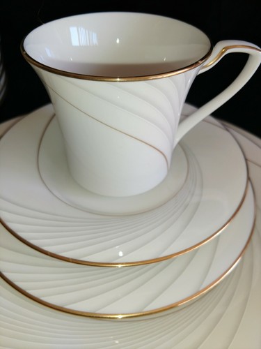 NORITAKE GOLDEN TIDE 7739 FINE CHINA GIAPPONE SET PIATTINI TAZZA DA TÈ BORDO ORO - Foto 7 di 7
