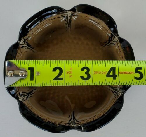 Cenicero redondo vintage de vidrio borde festoneado de peso pesado marrón ámbar ahumado ~5" - Imagen 6 de 6