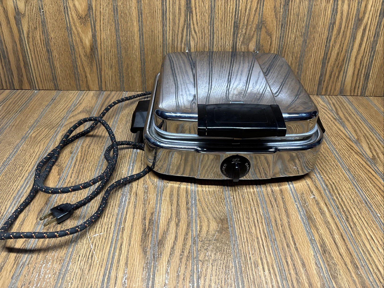 Vtg MCM Montgomery Ward Signature Waffle Baker Maker 35-DE-2110D - Chrome & Cast