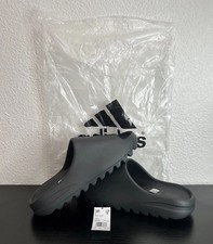 Yeezy Slide Onyx Size 8 (Free Shipping And Comes With All Tags And Stickers!