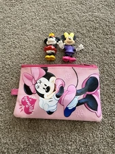 Minnie mouse coin purse with two figurines