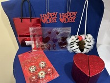 Lot Saint-Valentin : boîte cœur, sac à main léopard, 5 ans, signe adhésif paillettes et gel, sac de poinçon
