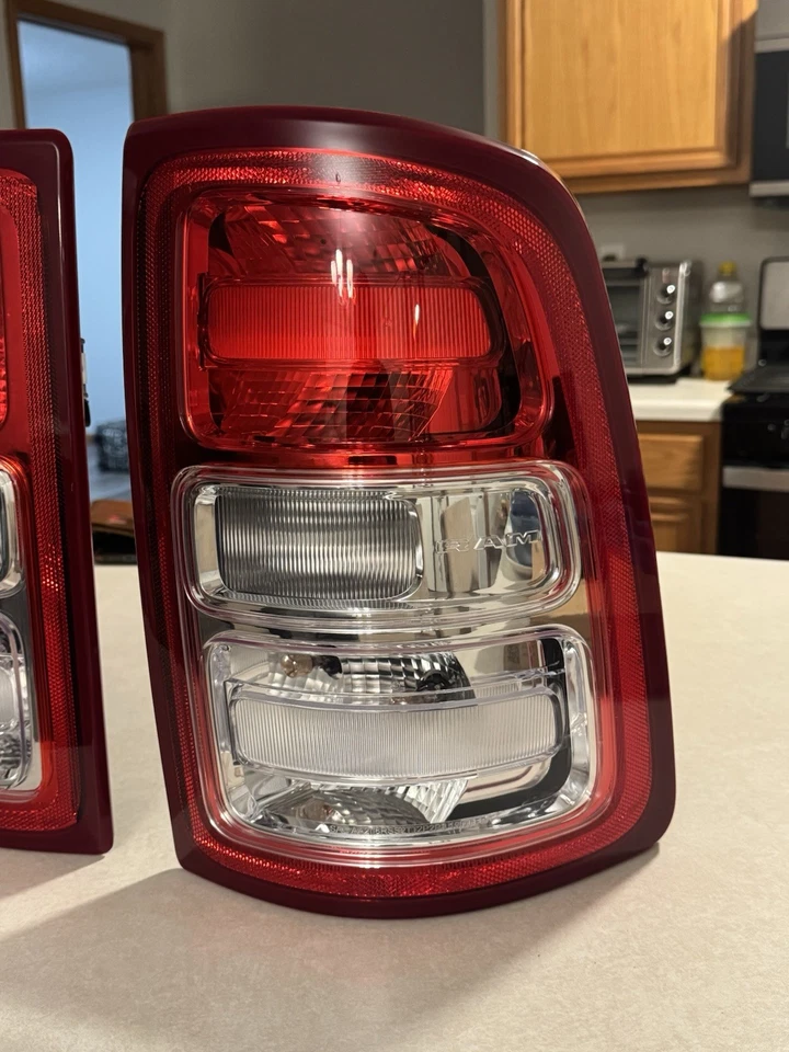 19-24 DODGE RAM 2500 3500 LUCES TRASERAS BIGHORN JUEGO BASE FABRICANTE DE EQUIPOS ORIGINALES #2 Foto 2 de 4