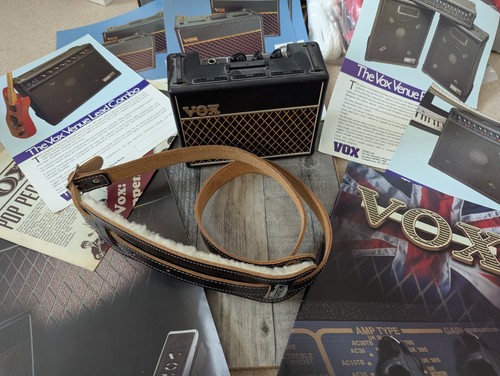 Vox AC1 Mini Combo 9v Amp (Battery Or Power) + Strap + Collectibles - Picture 1 of 9