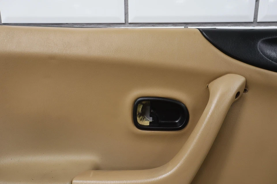 Mazda Miata 1999-2000 NB (4 altavoces Bose) panel interior de la puerta del conductor izquierdo Foto 4 de 4