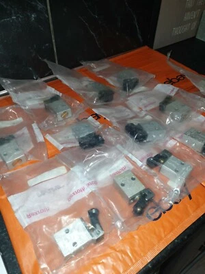 REXROTH / BOSCH / AVENTICS 0820408002 3/2 ROLLER/LEVER SPRING VALVE M5 BAGGED