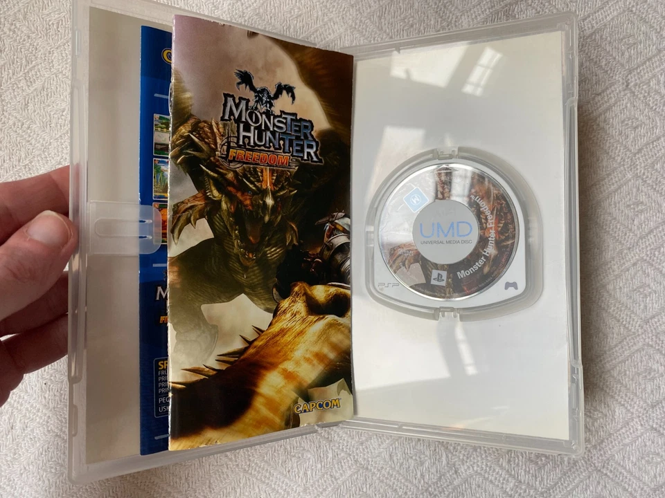 Monster Hunter Freedom PSP - UK PAL VGC CIB - High Quality Packing - Tracked - Image 4 of 4