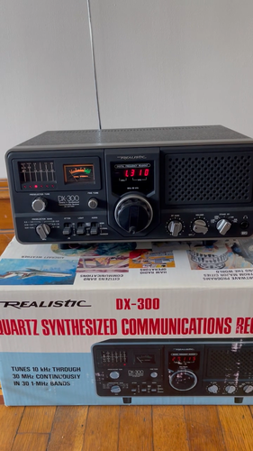 Vintage Realistic DX-300 Quartz Synthesized Communication Receiver JAPAN *TESTED - Film 1 z 1