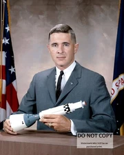 WILLIAM BILL ANDERS APOLLO 8 ASTRONAUT - 8X10 NASA PHOTO (EP-701)