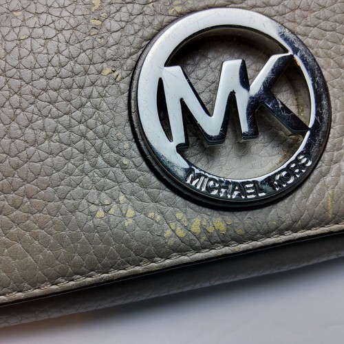 Michael Kors MK Pebbled Leather Full Size Wallet - Picture 4 of 10