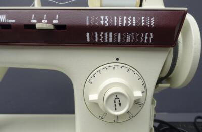 Singer Merritt 3130 Electric Sewing Machine +14 Special Stitch