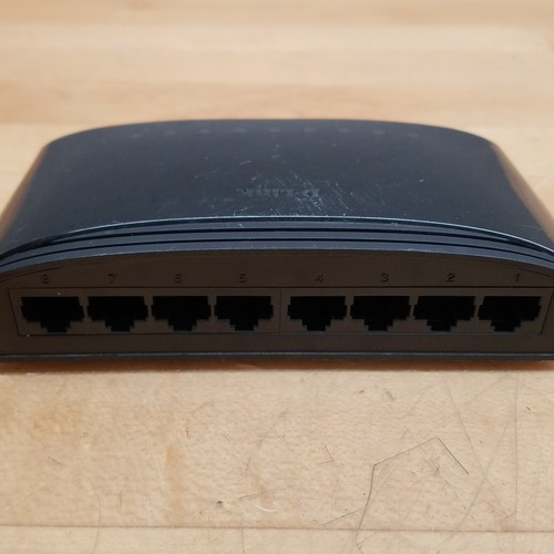 D-Link DES-1008D Network Switch, 8-port, EES1008DE…L1E - USED - Picture 2 of 4