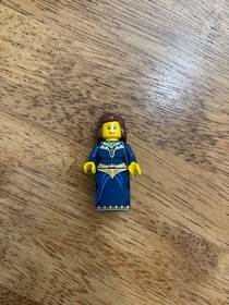 LEGO Fantasy Era Crown Princess Maiden Minifigure Castle 7093 cas333