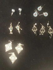 Lot Collection of 5 assorted Costume Jewelry Earrings, Dangles, Studs, pierced