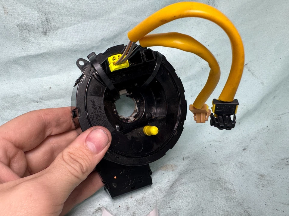 04-06 克莱斯勒 Pacifica 方向盘螺旋卷轴电缆时钟弹簧 04685996AA — 第 2/4 张图片