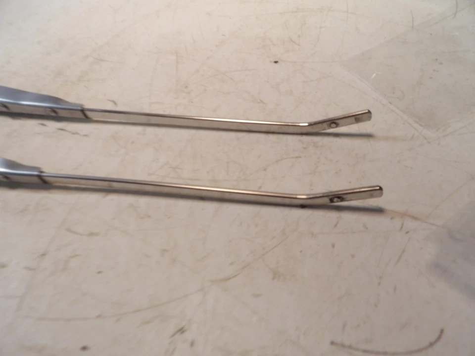 Chevrolet Corvair 1966 brazos de lavado de parabrisas Foto 2 de 4