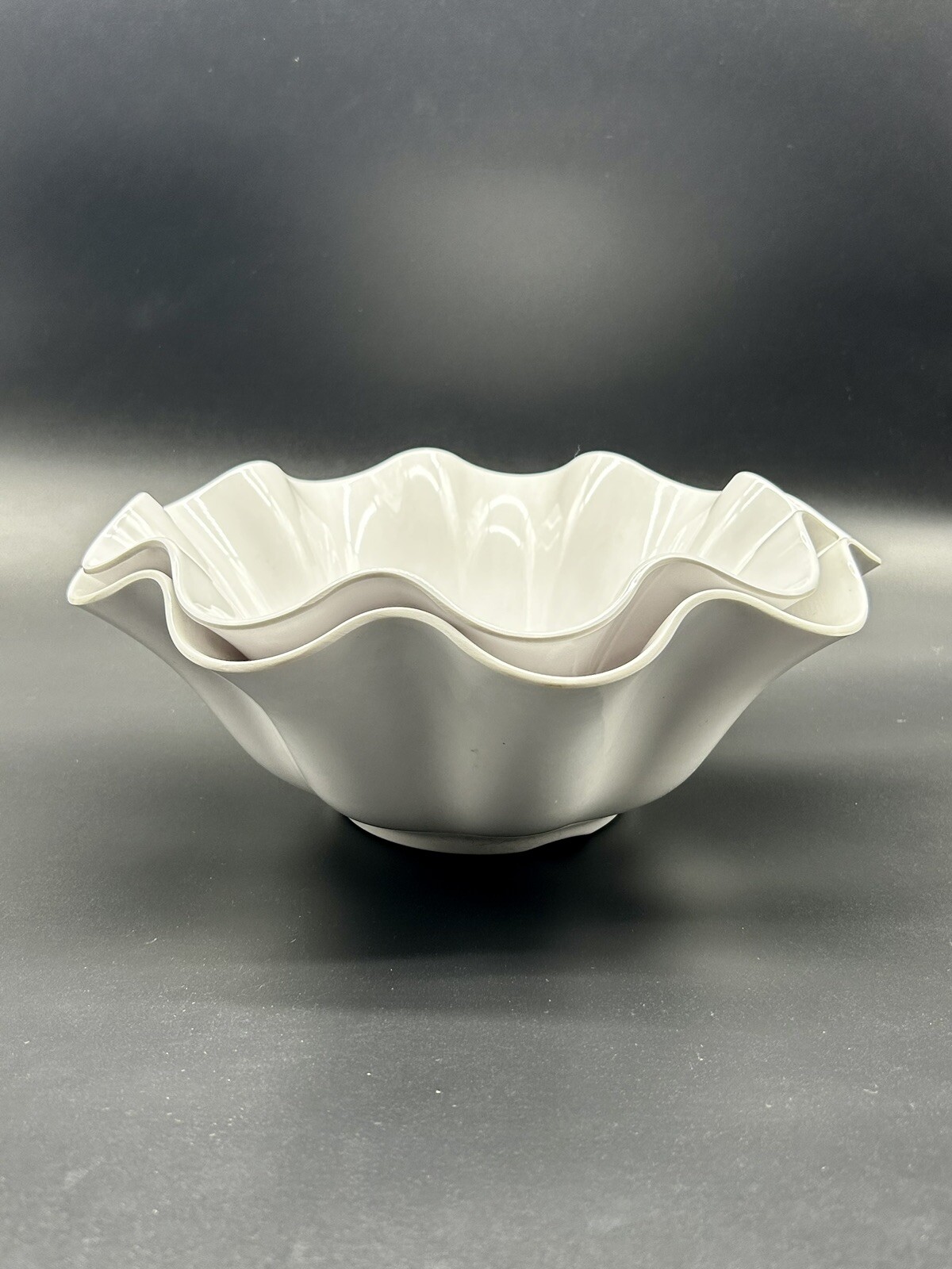 White Melamine Round Ruffled Wavy Shell Scalloped MCM Nesting Serving Bowls