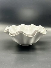 White Melamine Round Ruffled Wavy Shell Scalloped MCM Nesting Serving Bowls