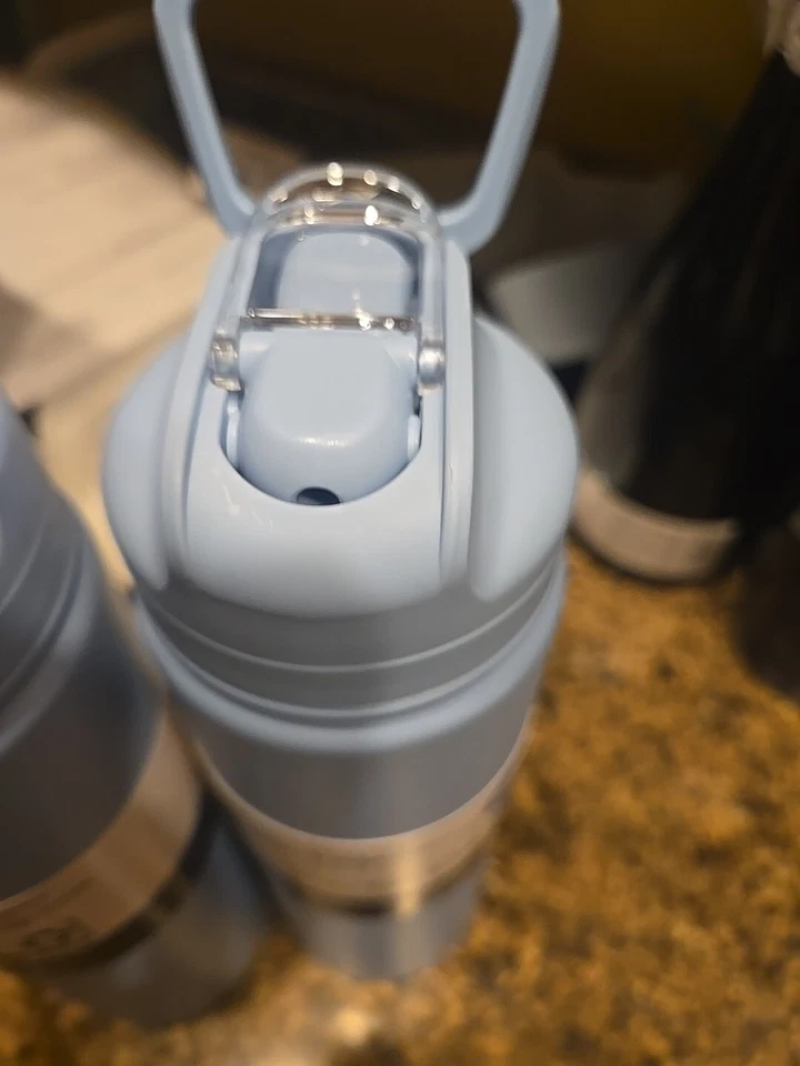 Nueva botella de agua Mainstays de acero inoxidable aislada de 24 OZ, tapa abatible - par  Foto 4 de 4