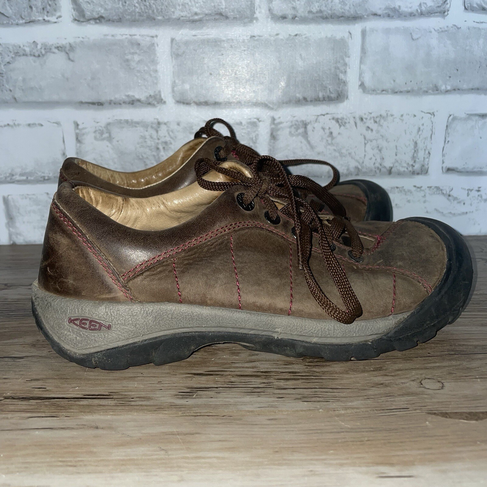 Scarpe da trekking atletiche marroni Keen taglia 6