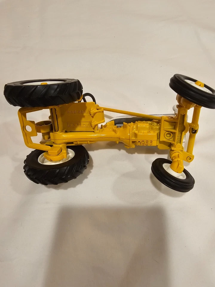 Vintage 1991 Ertl 1:16 International Cub Tractor, Part #653DA, Yellow/White Used - Image 4 of 4