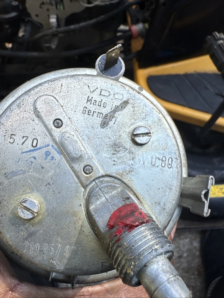 VW Tipo 3 Velocímetro/Odómetro Cuadrado Trasero Fastback Parte #311 957 023 B- OEM Foto 2 de 4