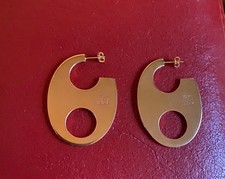 Boucles d'oreilles Paco Rabanne en métal doré. Modèle "8"