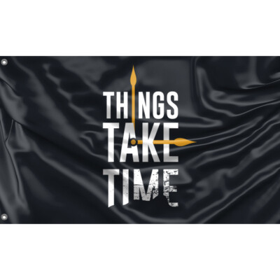 Things Take Time Flagge einzigartiges Design, 3x5 Fuß / 90x150 cm Größe EU Made