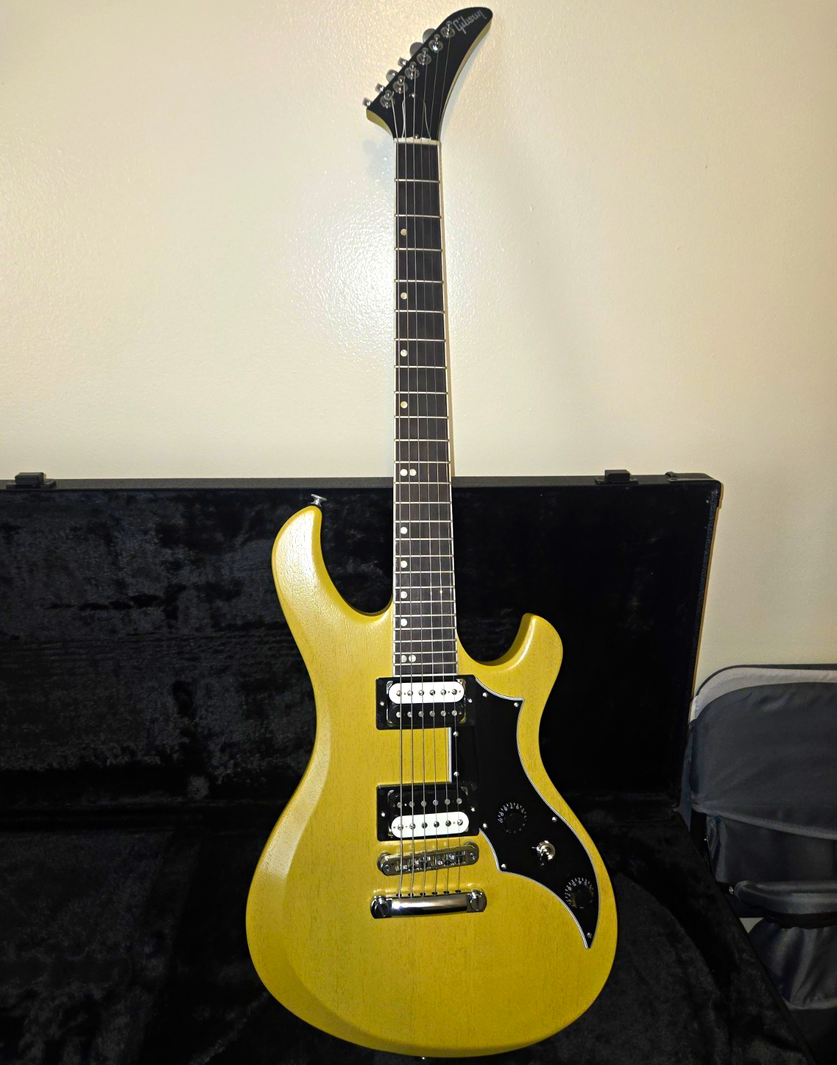 Gibson Victory TV YELLOW 24-Fret Solid Maple Electric Guitar RH w/ Hard Case
