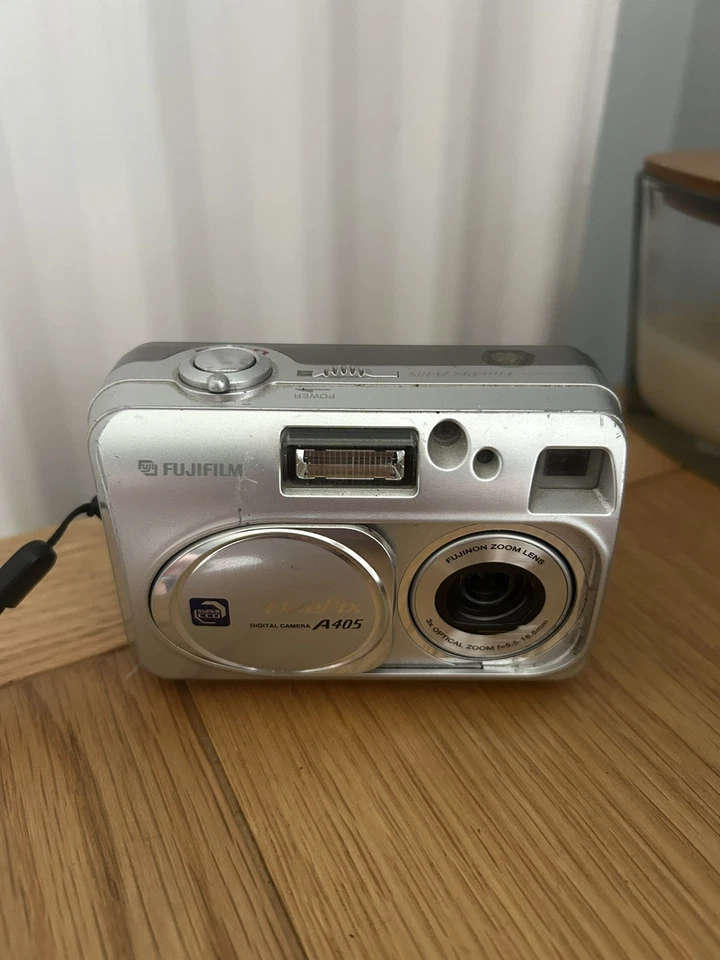 Fujifilm Digital Camera FinePix A405 2.0MP Silver Tested & Working, photo 1 of 5