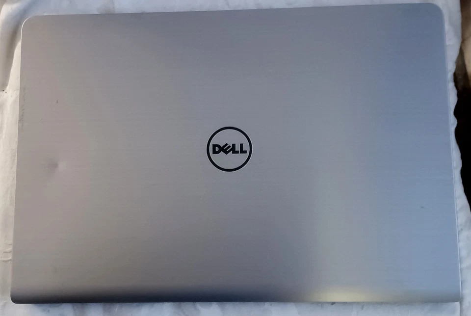 Dell Inspiron 15-5547 i5 4210U compra para piezas SIN HD Foto 3 de 4