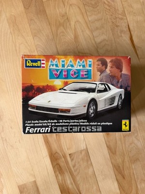 Revell #2869 Miami Vice Ferrari Testarossa 1/24 Scale Plastic