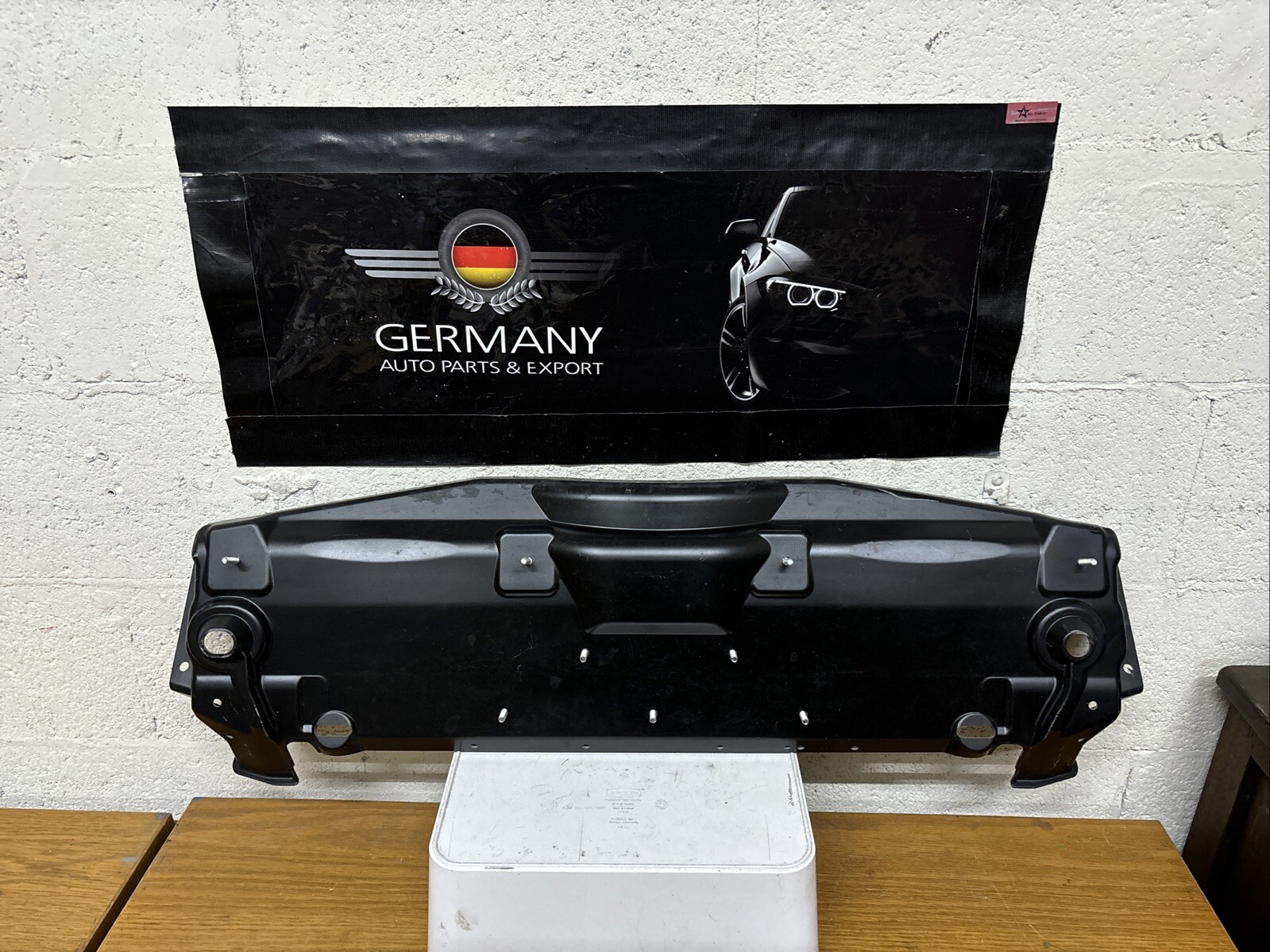 Aston Martin PNL RAD GRL CTR PY638211AA #953