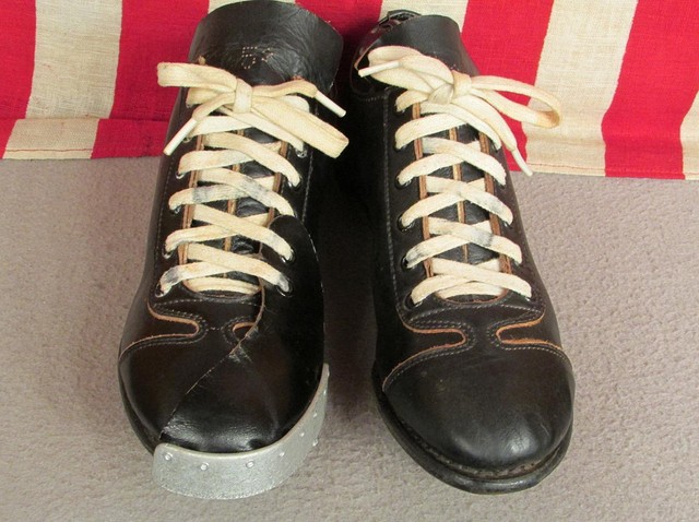 leather baseball shoes