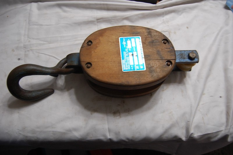 Brewer-Titchehener 2800 Lb. Wooden Snatch Block Size 8" 