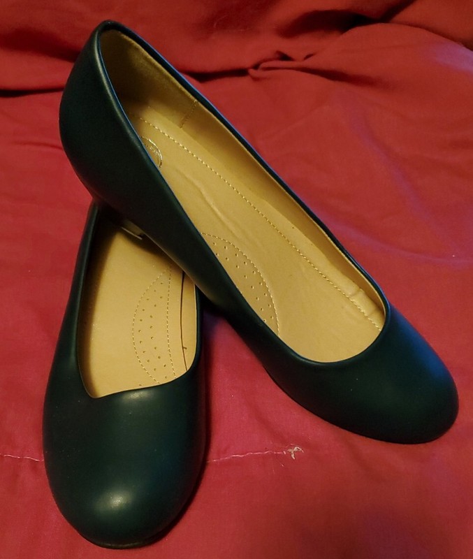 STYLISH NAVY BLUE KITTEN HEEL WOMEN'S SIZE 8 CLOSED TOE - PRE-OWNED