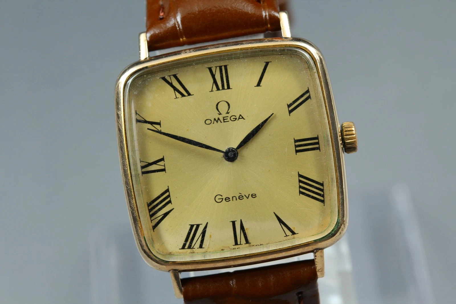 Omega — Vintage 1980 Omega Geneve Cal.625 Gold Roman Square Manual Winding Mens Watch