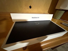 Apple MacBook Air 13-inch M3 16GB RAM 512GB SSD Midnight 2024 USB-C