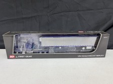 1/64 DCP Peterbilt And Reefer 60-1536