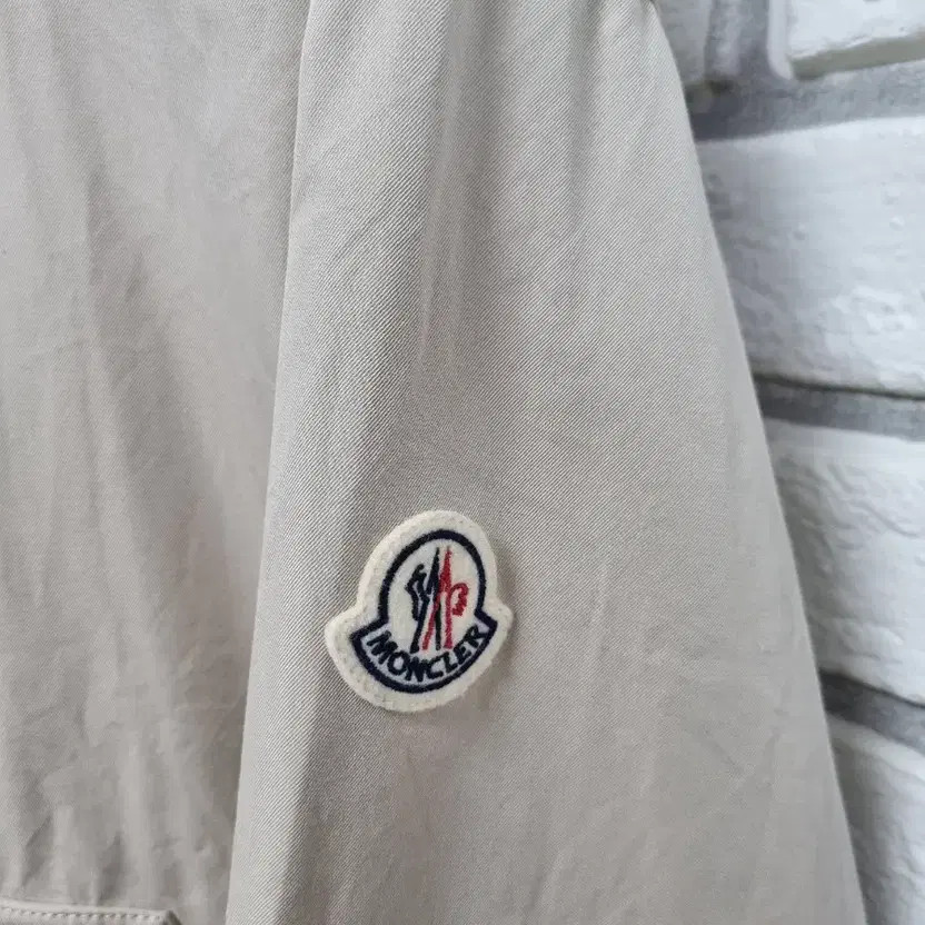 Moncler Hoshi Windbreaker Jacket Beige 23 Season Auth Certified thumbnail 9