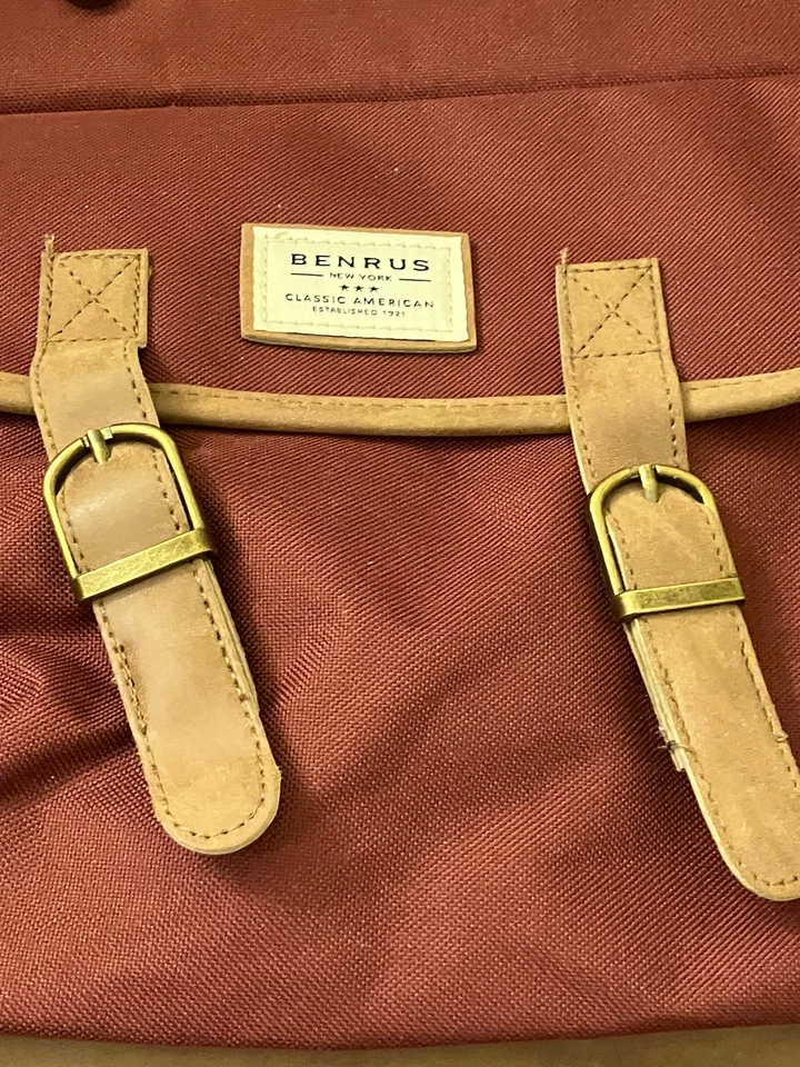 BENRUS New York Unisex  Bagpack Light weight Red/Brown Polyester/Vinyl 11,5x18x6 - Image 4 of 4