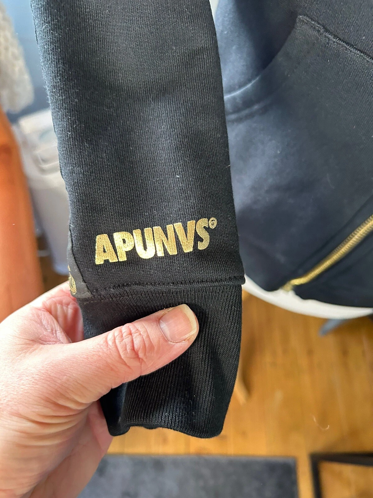 A BATHING APE (BAPE) AAPE APUNVS By A Bathing Ape Felpa con cappuccio e zip nera oro Small S AAPE Now