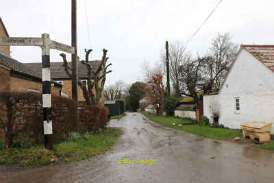 Photo 12x8 Blackberry Droveway, Reach Reach/TL5666 Leading to Reach Fen c2022