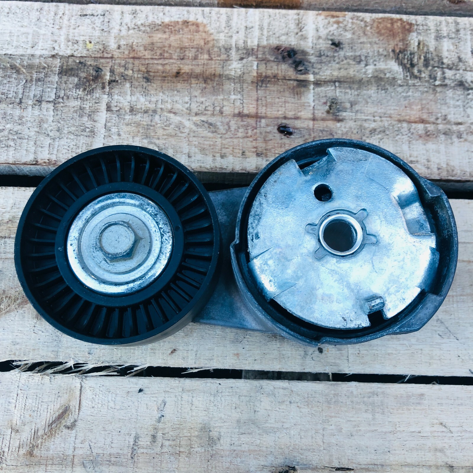 2014 - 2017 Maserati Ghibli 3.0L Engine Pulley W/ Bracket OEM 15909