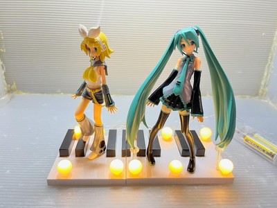 VOCALOID Hatsune Miku Extra Figure Set Custom LED Base Collectible Sega Anime