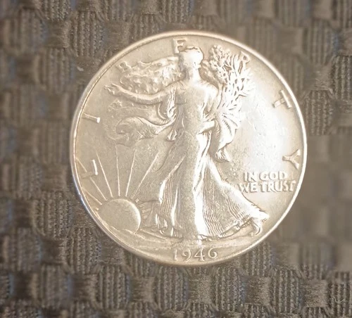1946  Walking Liberty Half Dollar circulated 90% silver Exact coin shown