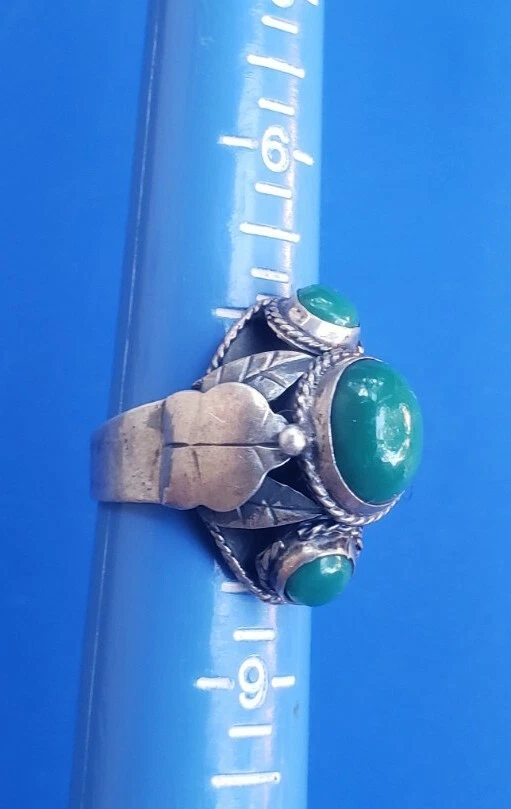 Anillo vintage de plata de ley 925 con caja de pastillas venenosas de piedra verde. Talla 8. Ajustable   Foto 2 de 4