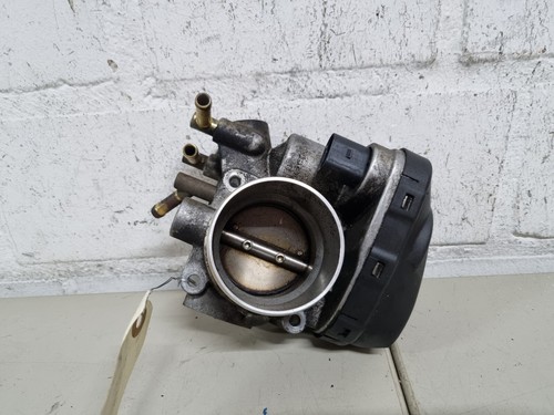 Audi A3 8L 1.6SR 8V Drosselklappe Drosselklappenstutzen 06A133062A