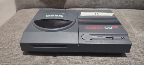 COMMODORE AMIGA CD 32 CD32
