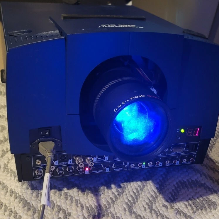 Barco Graphics 6300 DLC Multimedia Projector, maybe working.  - Image 3 of 4
